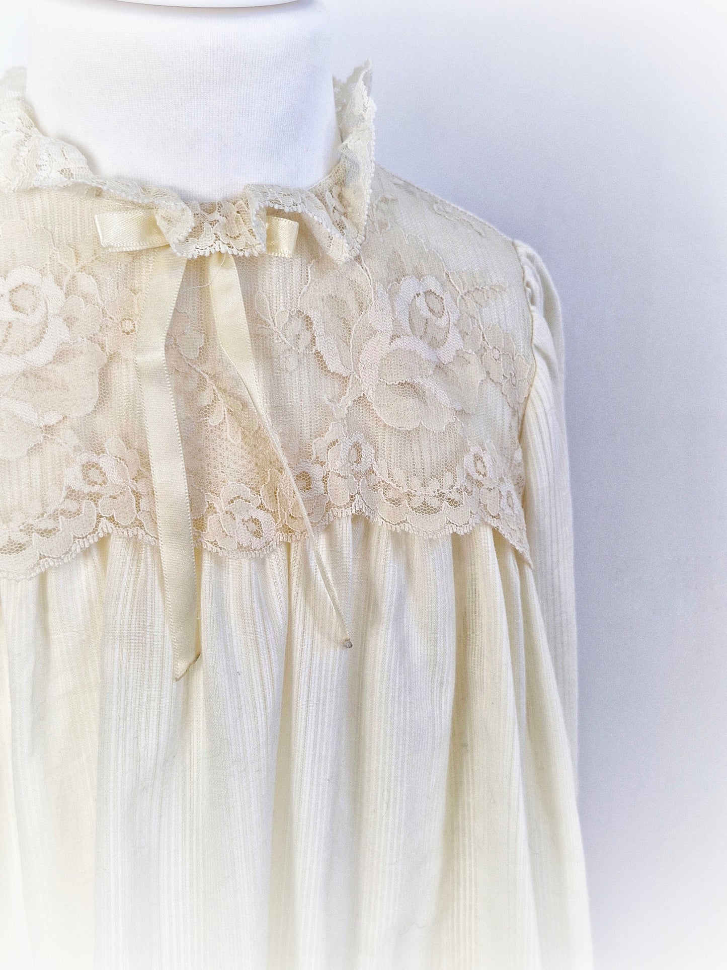 3 years. Cream long sleeve dress with lace details