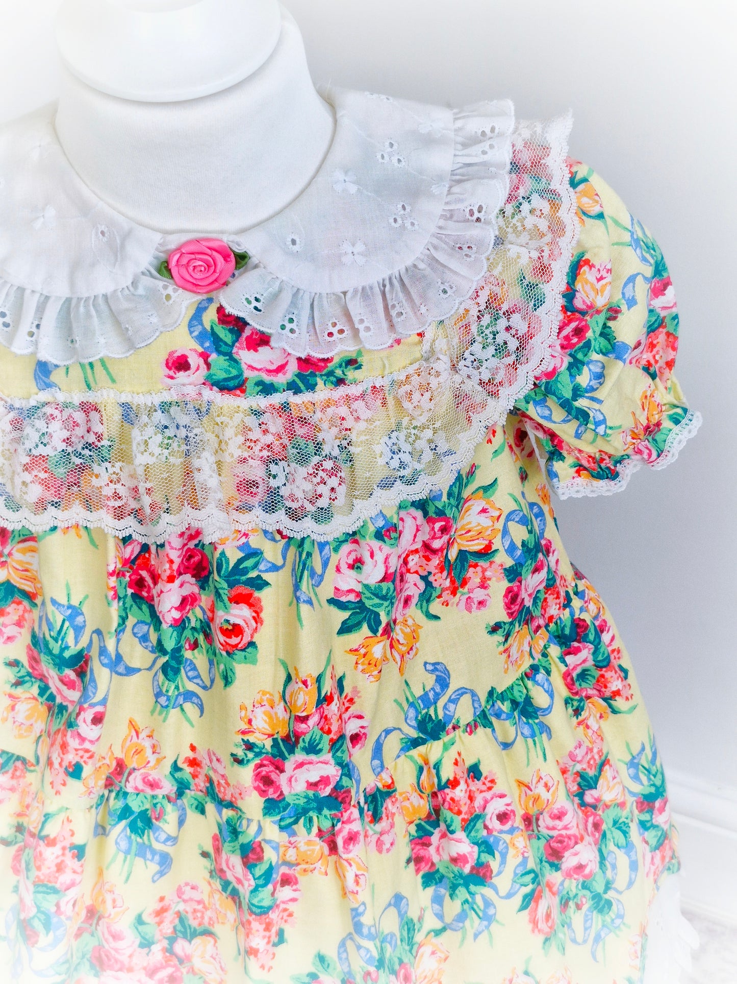 3-4 years. Lemon vintage dress with floral print, white broderie anglais bib and hem and white lace