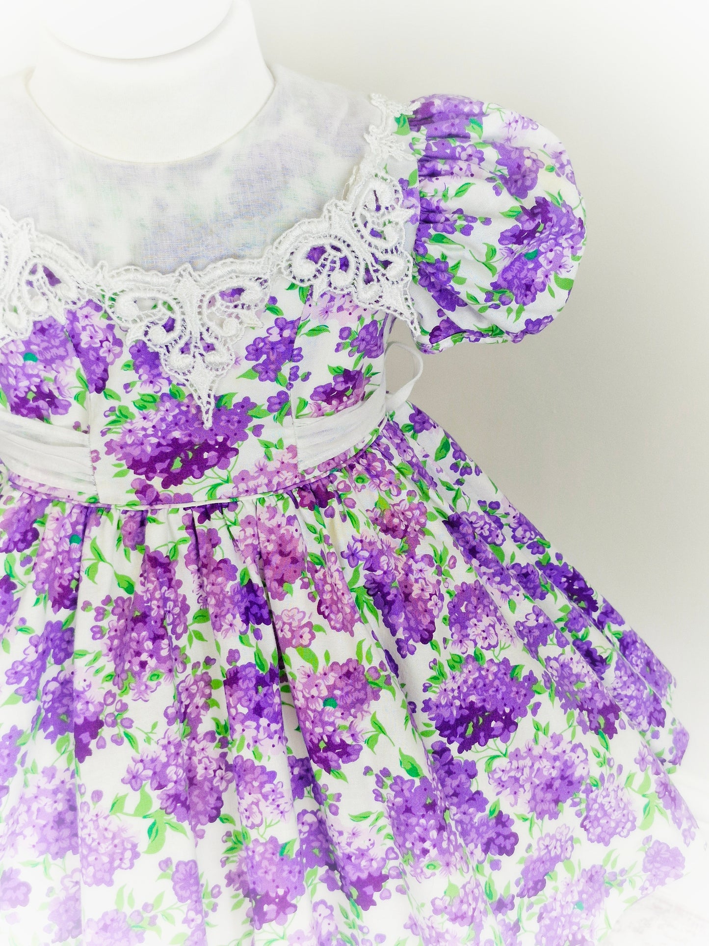 3-4 years. White and purple floral vintage dress from C.I. Castro