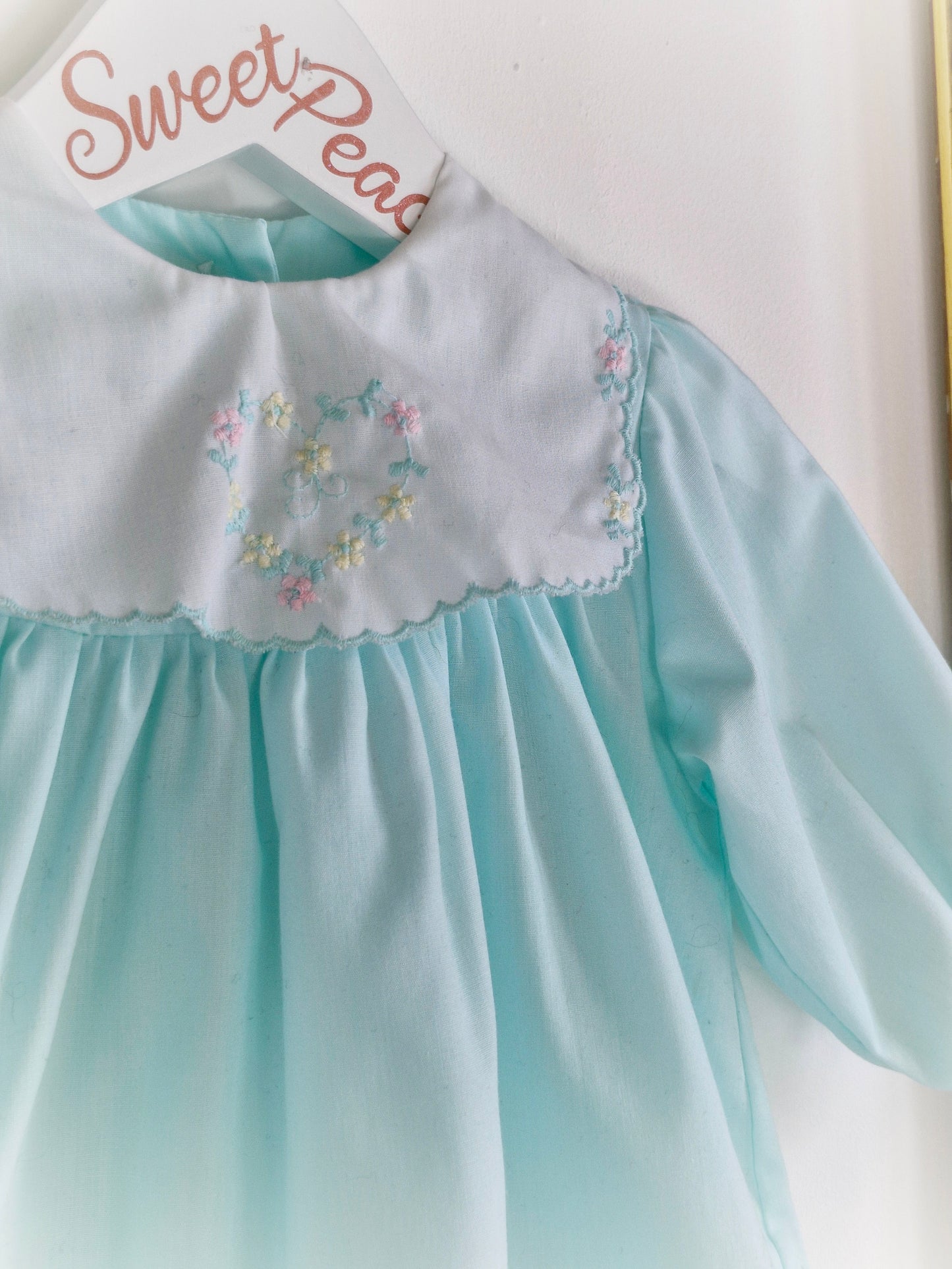 6-9 months. Mint vintage Alexis with white embroidered bib