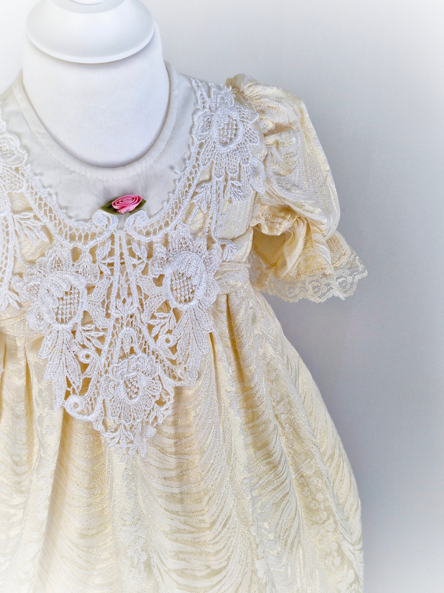 4 years. Ivory vintage dress with puffed sleeves, white lace bib and trim