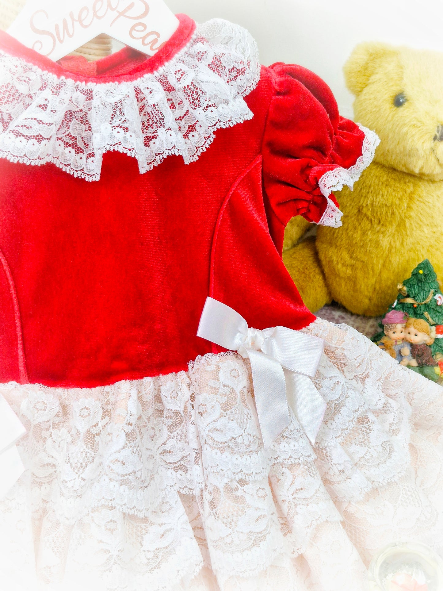 9-12 months. Red velour with white lace collar and frills. Vintage Roanna dress