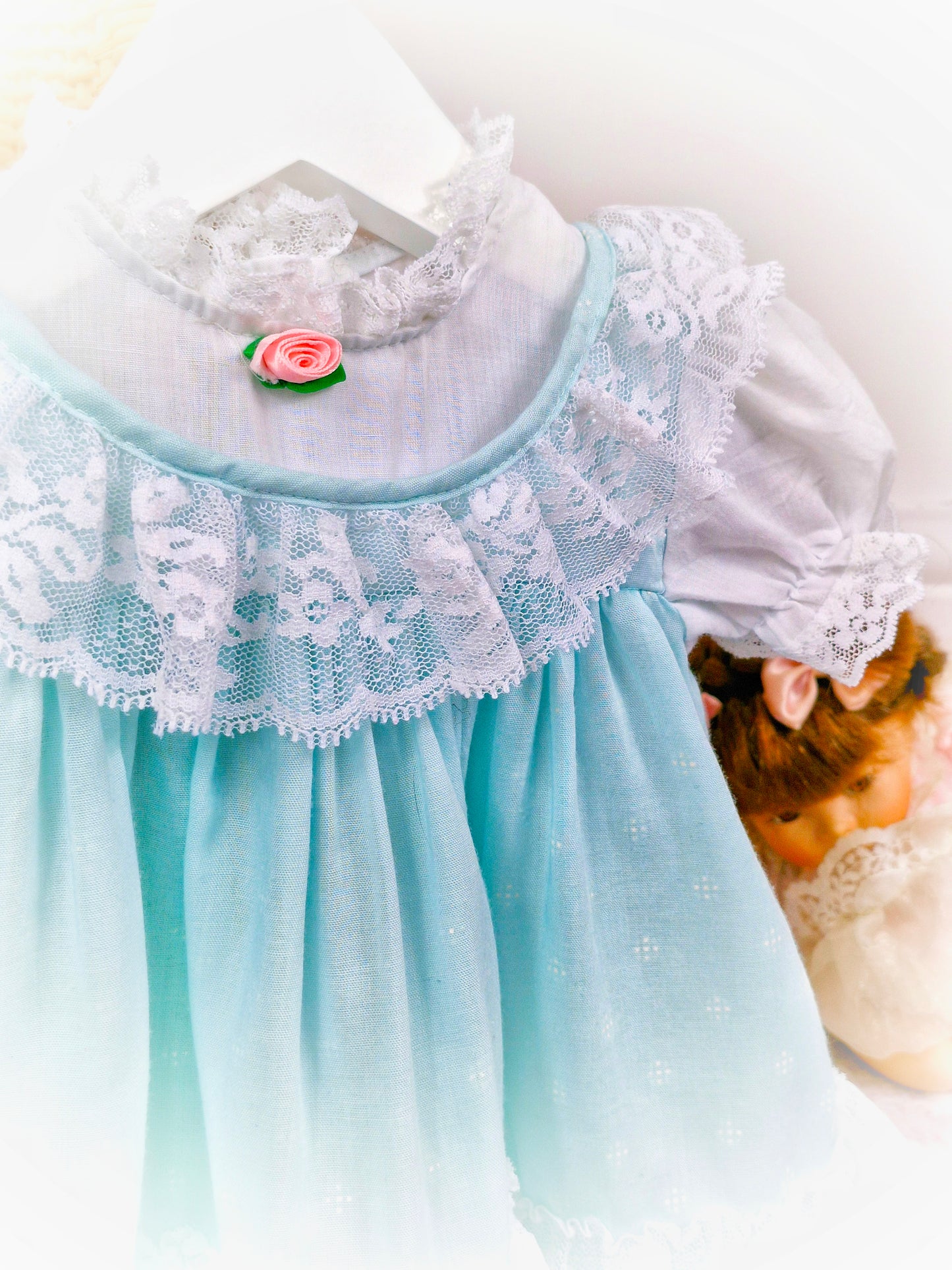 6-9 months. Mint vintage dress with white lace ruffled and pink rosette
