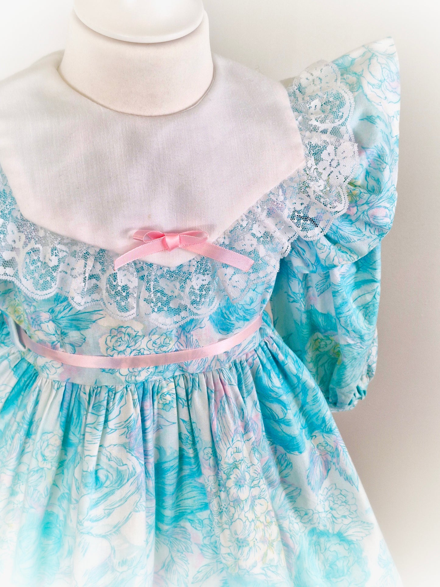 4-5 years. Cottagecore vintage dress with blues, pink and white details, long sleeves and flutter shoulders