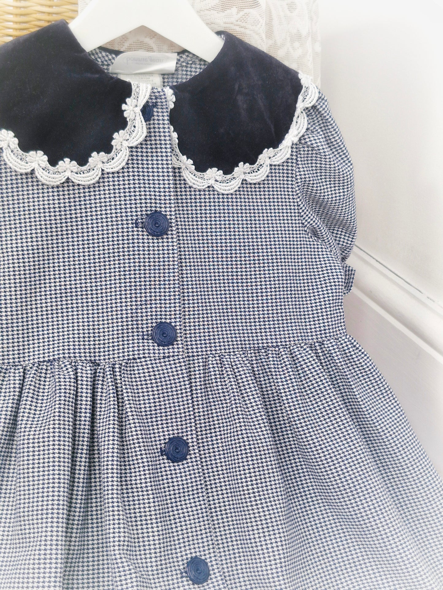 8 years. Vintage navy and white Bonnie Jean dress with Peter pan collar, lace trim and front buttons
