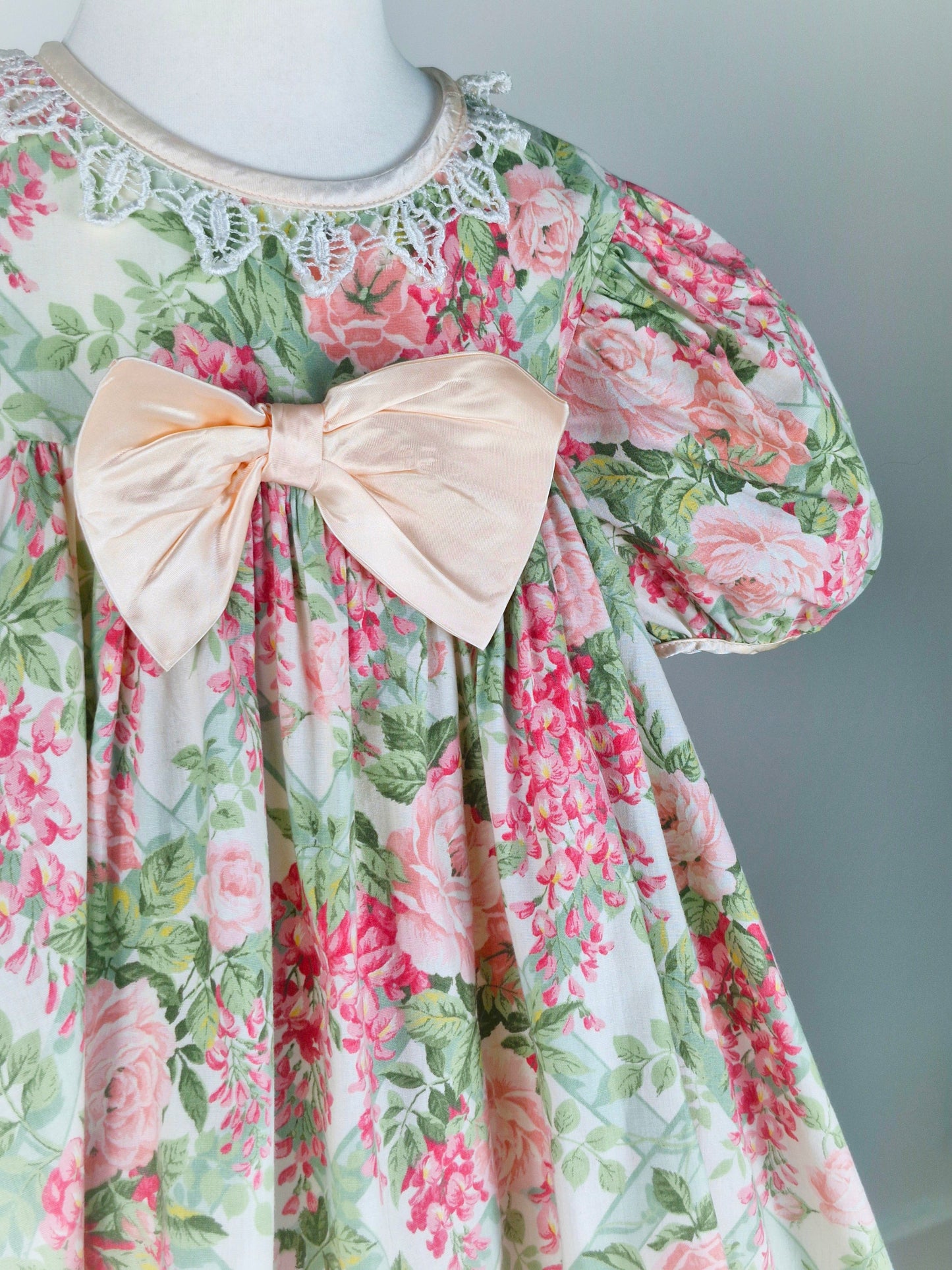 5 years. Vintage floral Bonnie Jean with large pink satin bow, puff sleeves and lace collar