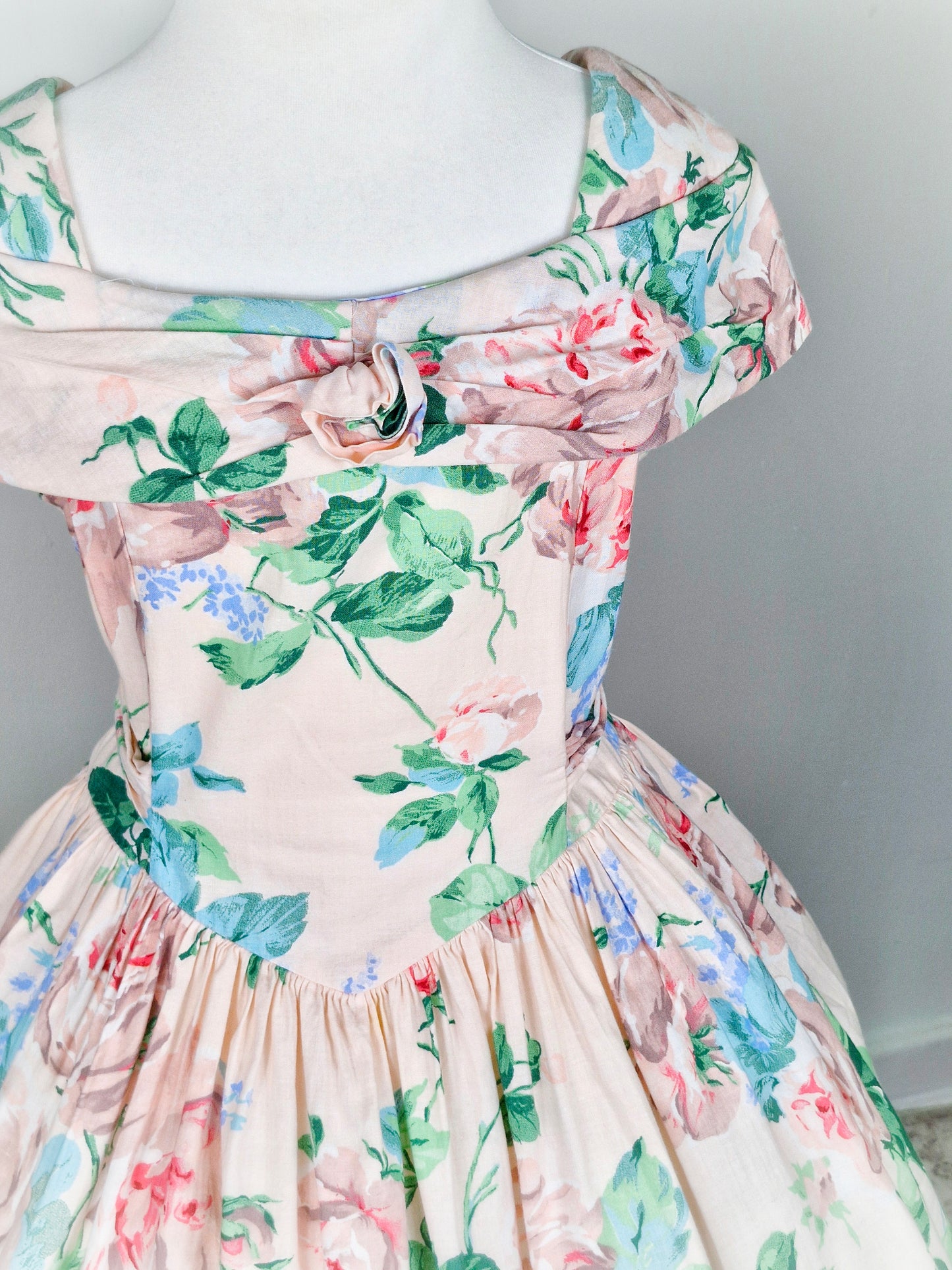 5 years. Pink vintage dress from Eve, too! With floral print and pretty of the shoulder style