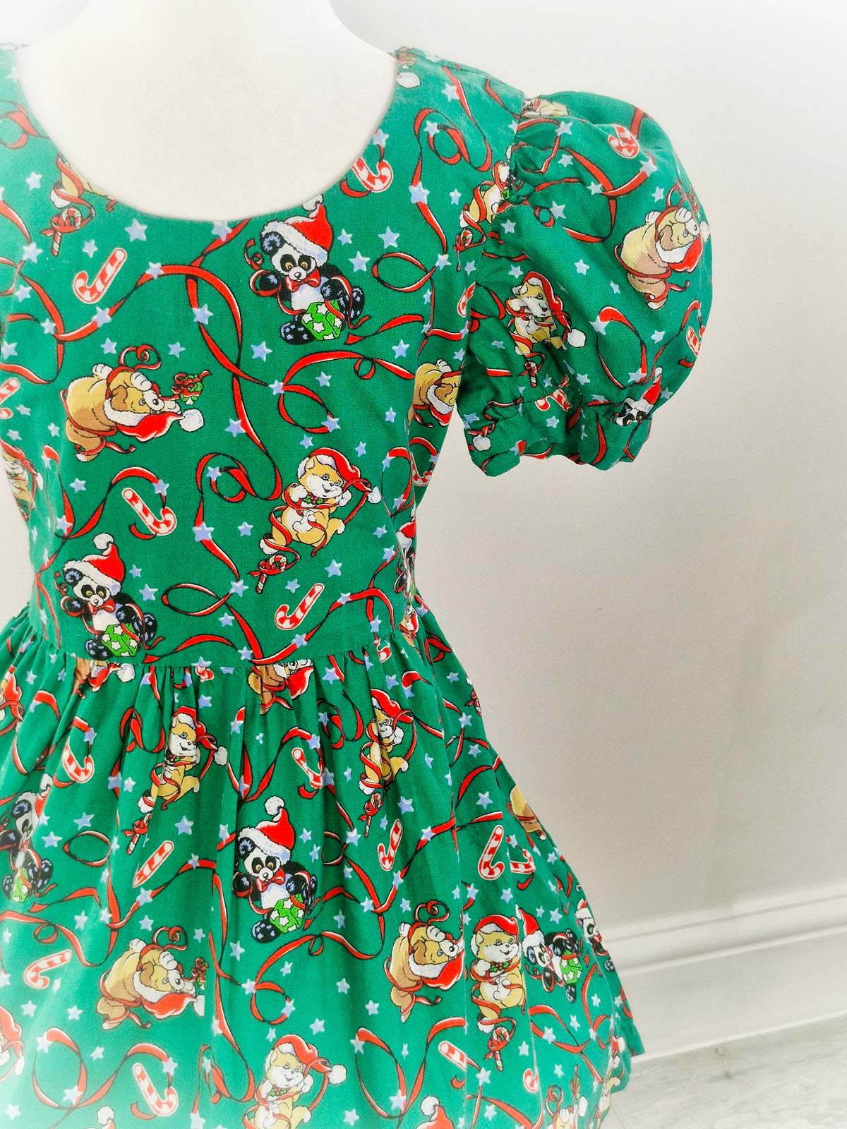 6 years. Green vintage handmade Christmas dress