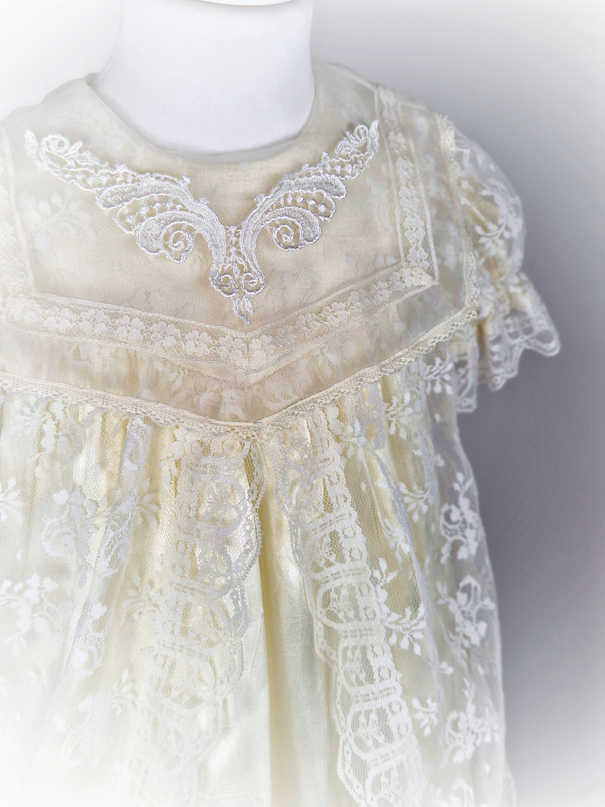 3 years. Cream lace vintage dress by Jessica McClintock