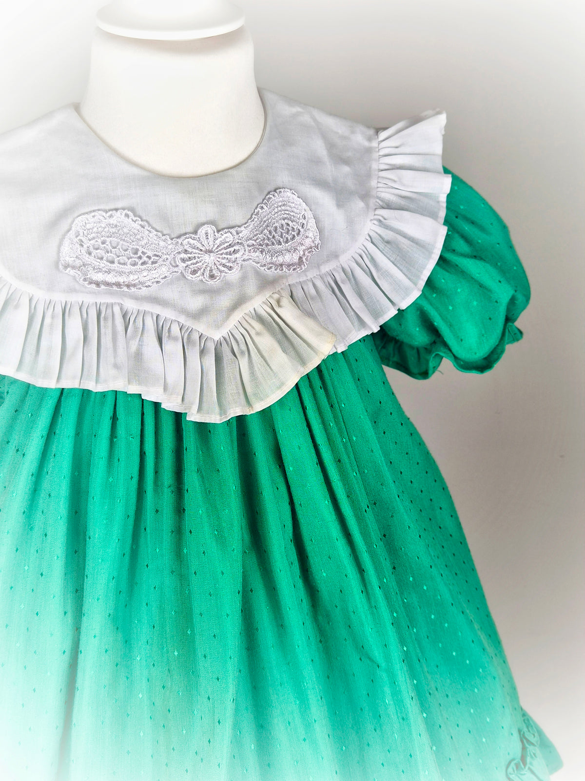 5 years. Green Vintage Mini World dress with white bib.