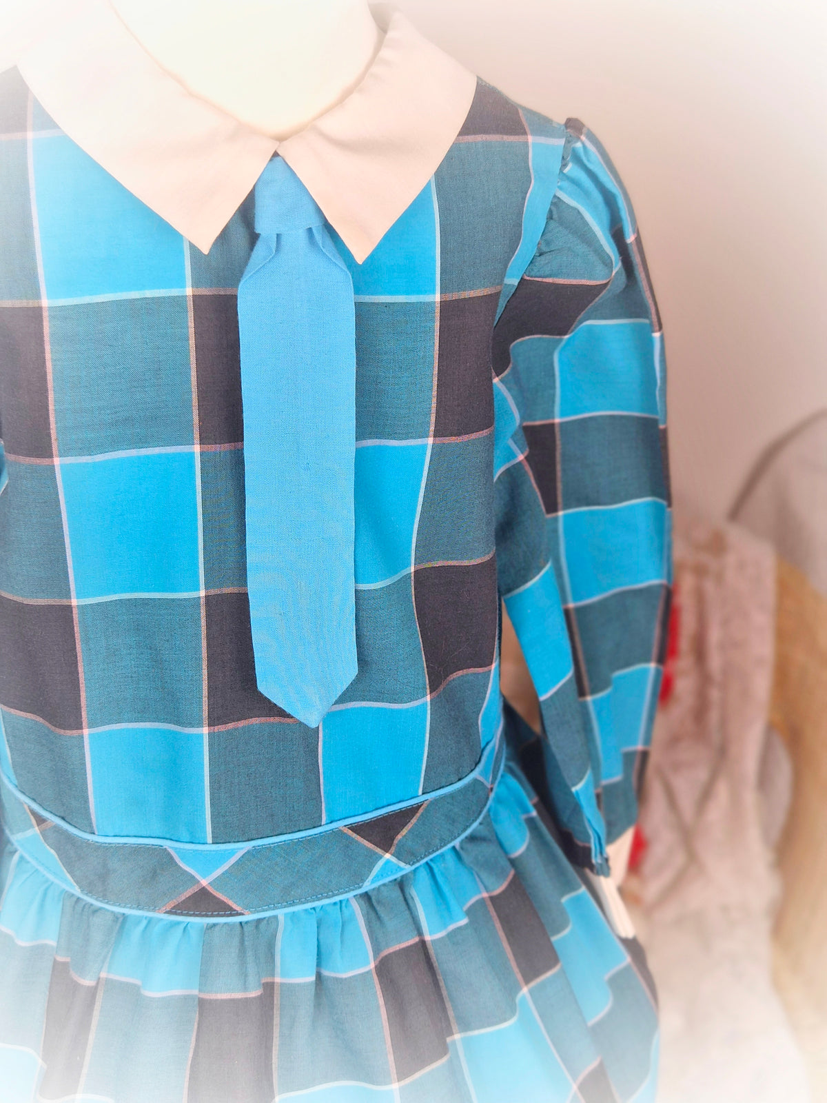 5 years. Teal and black vintage Roanna dress with white collar and "tie"