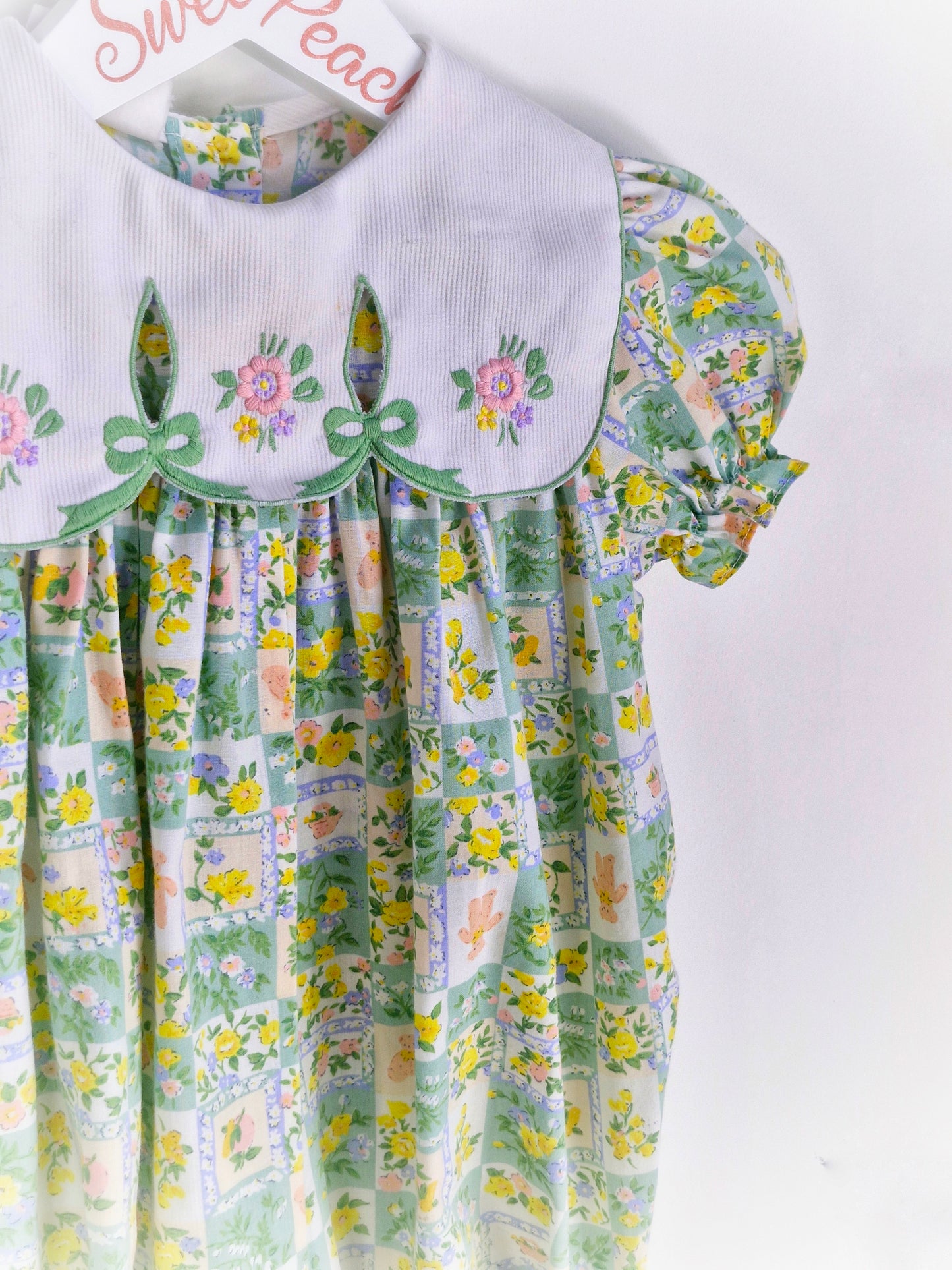 18-24 months. Vintage romper with white bib embroidered with bows and flowers, puff sleeves and flower and teddy bear print