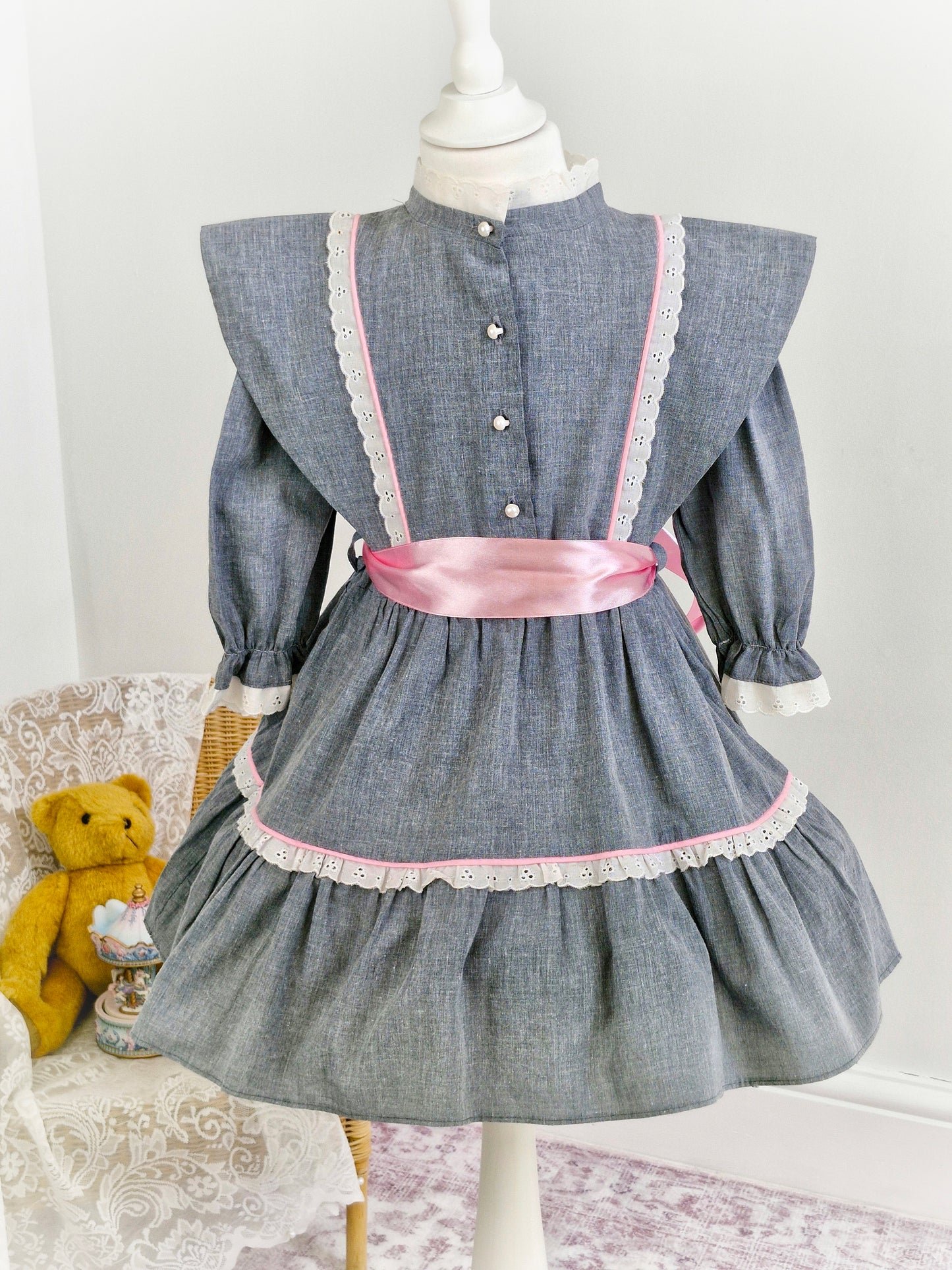 5 years. Grey dress with white and pink details. Pink ribbon and pearl style buttons