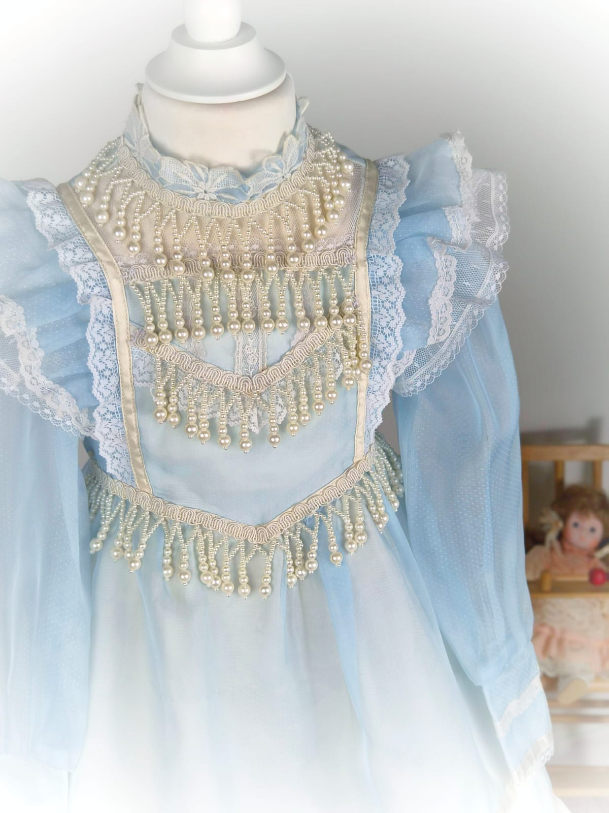 3-4 years. Maxi style blue vintage dress by Gunne Sax with pearl design, flutter shoulders and white lace trim