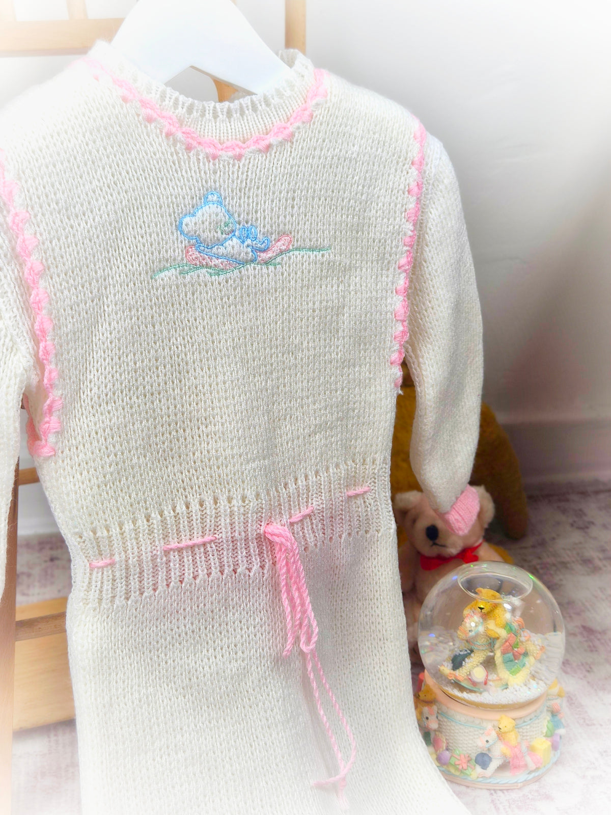6-12 months. White and pink two-piece knite set
