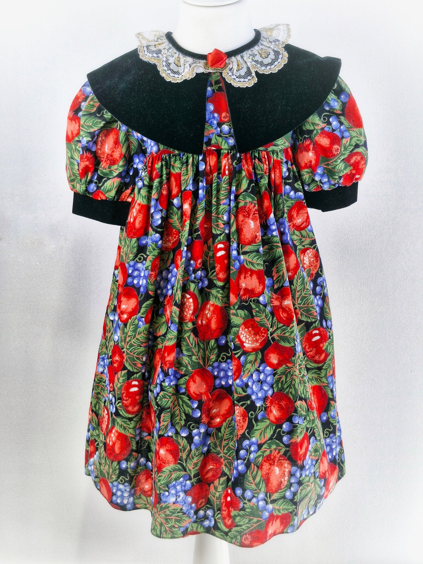 5 years. Vintage dress with beautiful fruit print, large black velvet bib with white lace collar