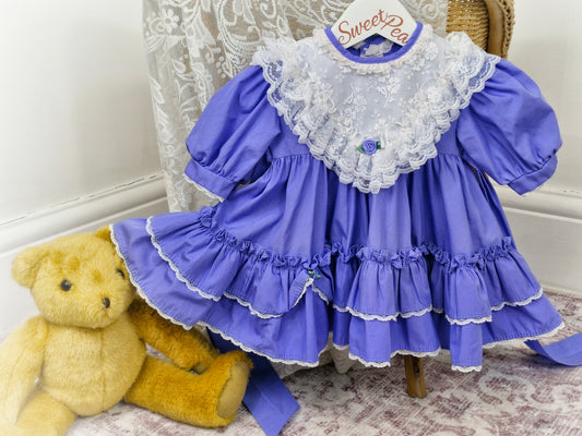 9-12 months. Miniworld dress, white lace bib and rosette
