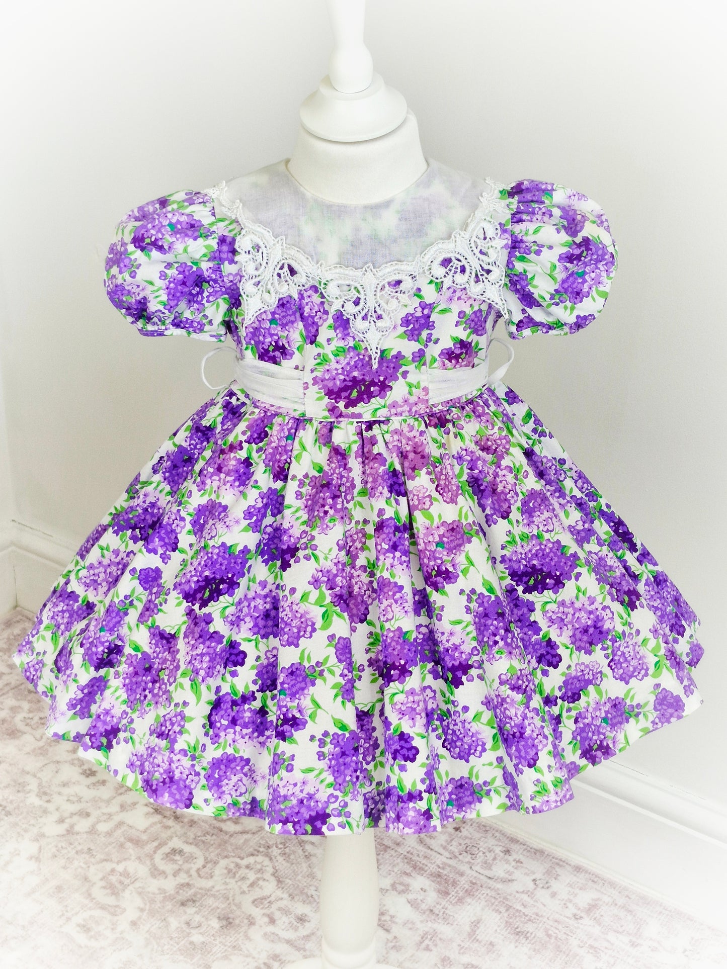 3-4 years. White and purple floral vintage dress from C.I. Castro