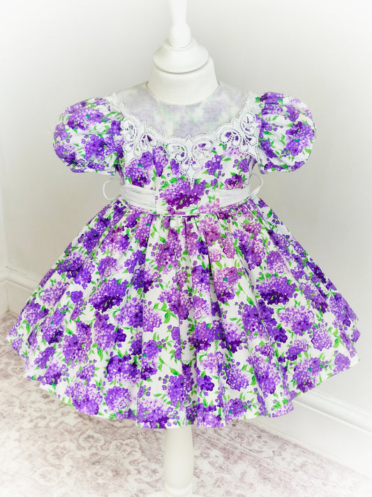 3-4 years. White and purple floral vintage dress from C.I. Castro