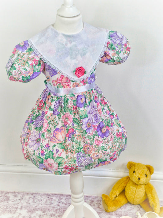 4 years. Floral dream! Vintage dress with white lace bib and rose by Picture Perfect