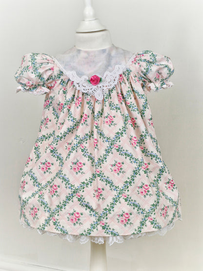 2-3 years. Peaches n' Cream vintage dress with puff sleeves, flowers and vines print, white bib and lace details