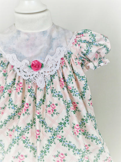 2-3 years. Peaches n' Cream vintage dress with puff sleeves, flowers and vines print, white bib and lace details
