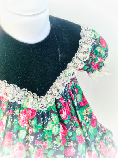 2-3 years. Vintage Jolene, black with red roses and green leaves. Minor faults on bib*