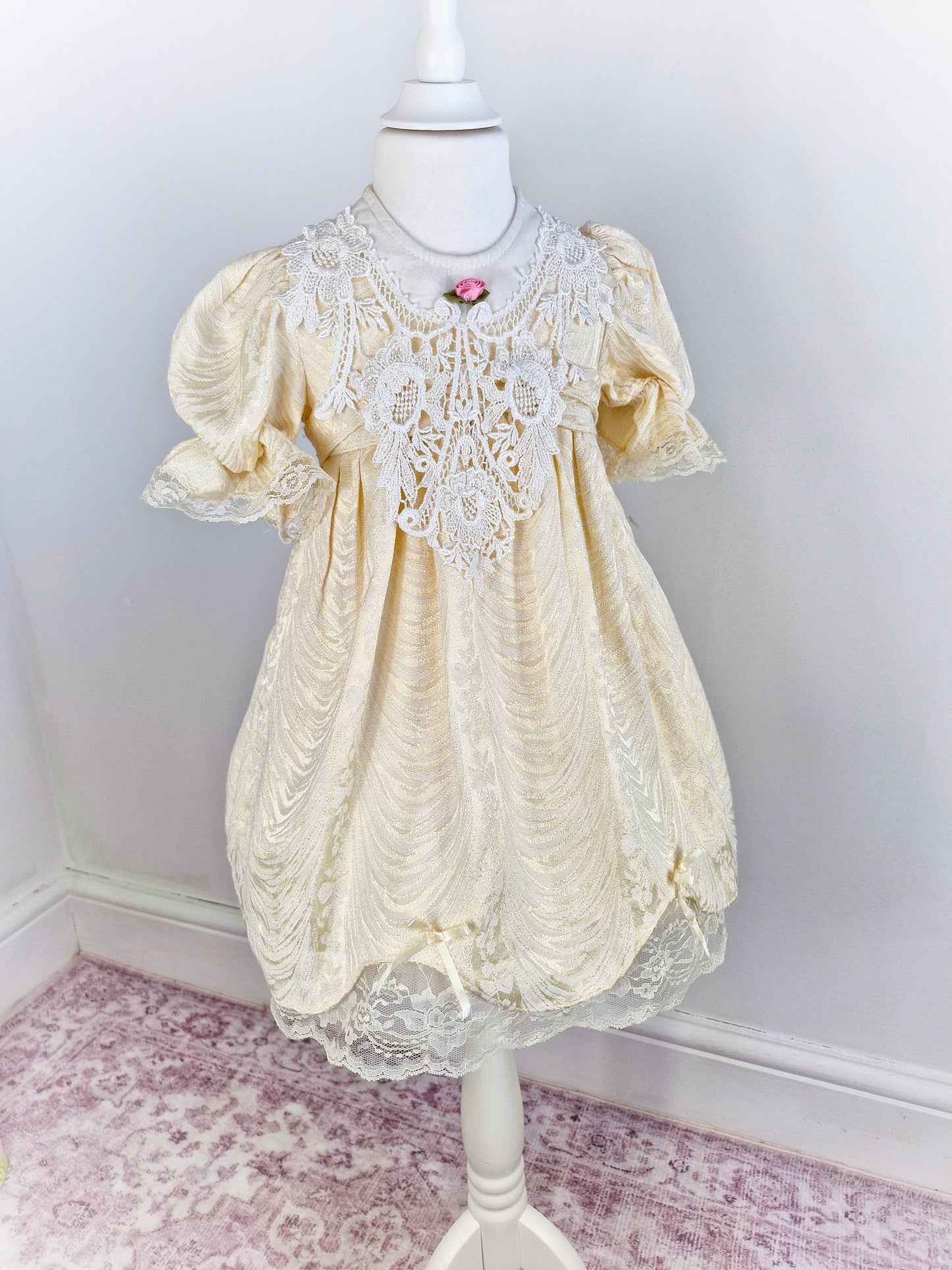 4 years. Ivory vintage dress with puffed sleeves, white lace bib and trim