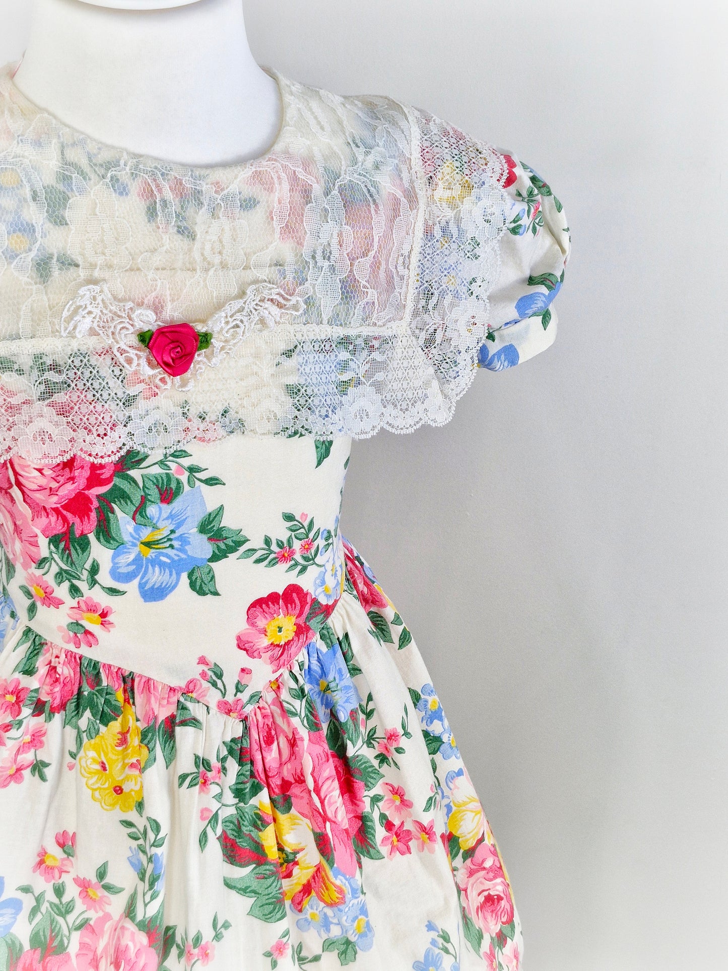 6-7 years. Beautiful floral vintage dress by Picture Perfect with lace bib and hem