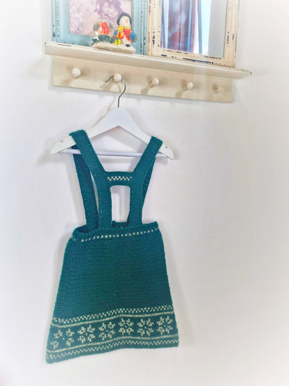 4 years. Dark green knitted pinafore dress with snowflake patterns. Handmade