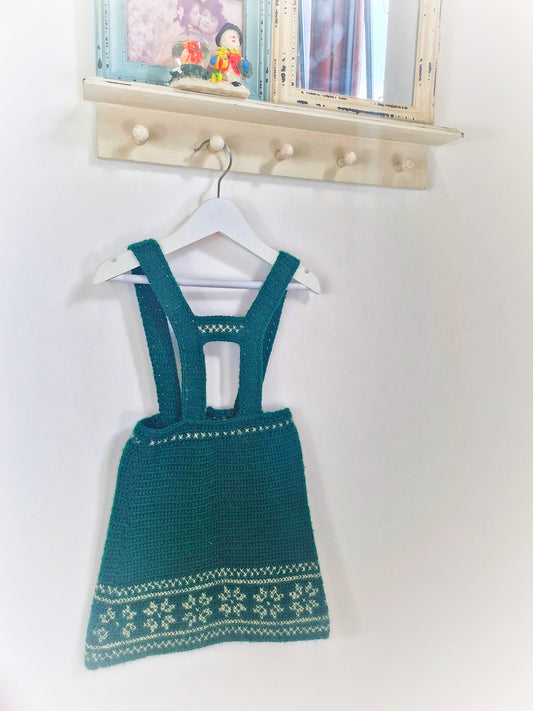 4 years. Dark green knitted pinafore dress with snowflake patterns. Handmade