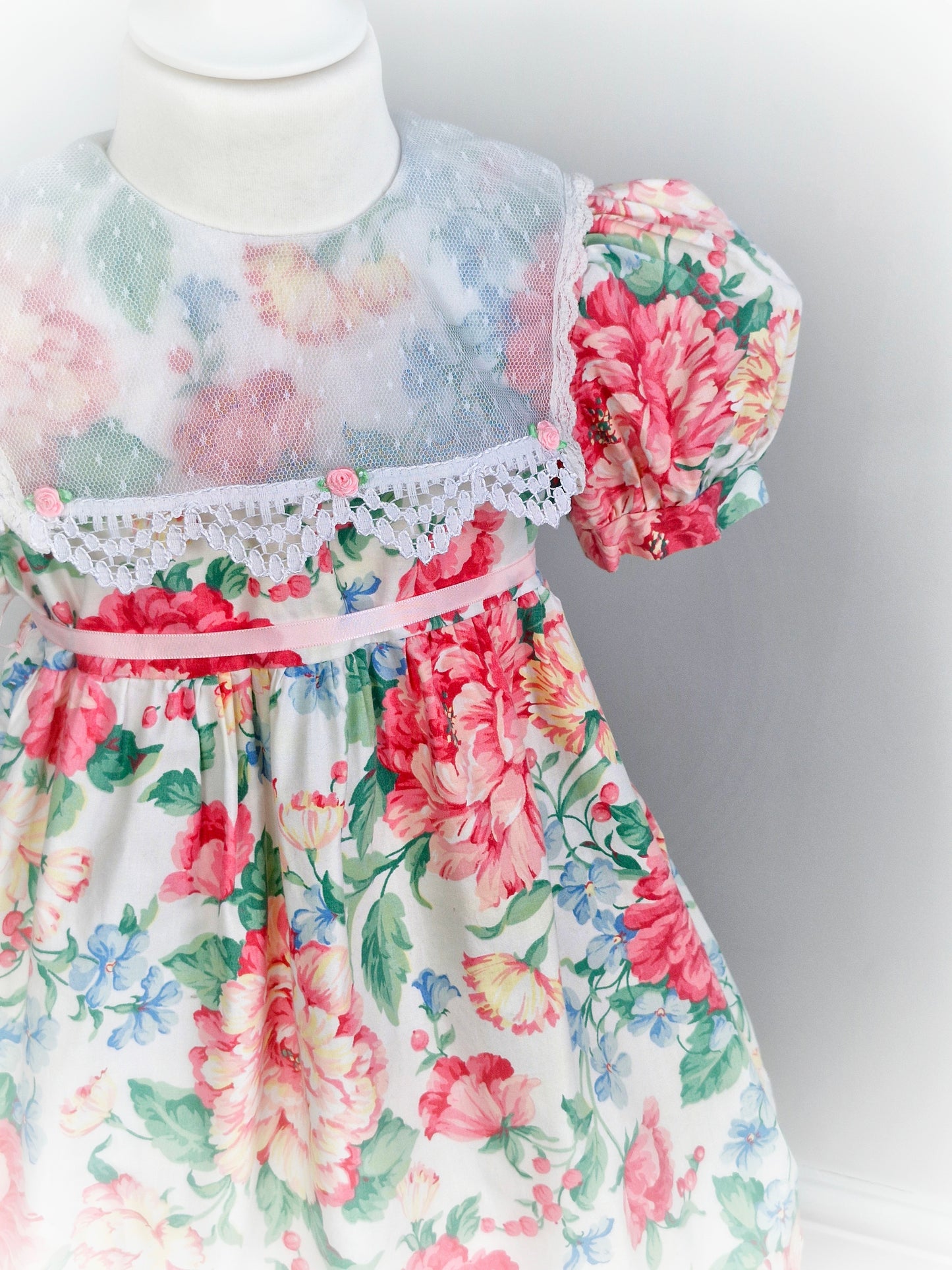 4 years. Vintage floral dress by La Princess, with white lace bib and bib ribbon