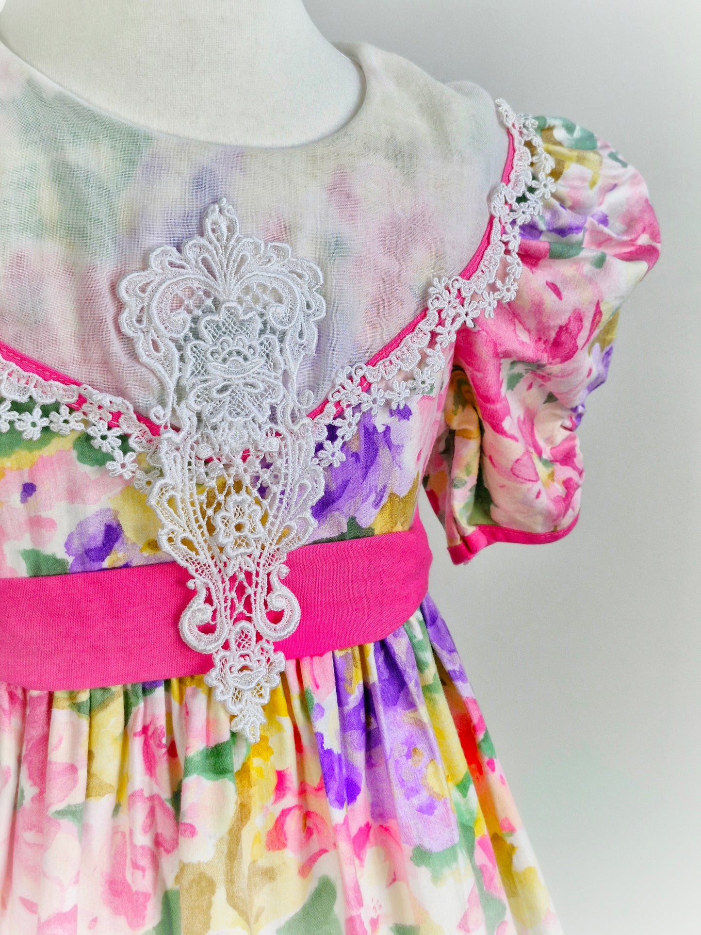 6-7 years. Vintage floral dress by Jolene with white bib