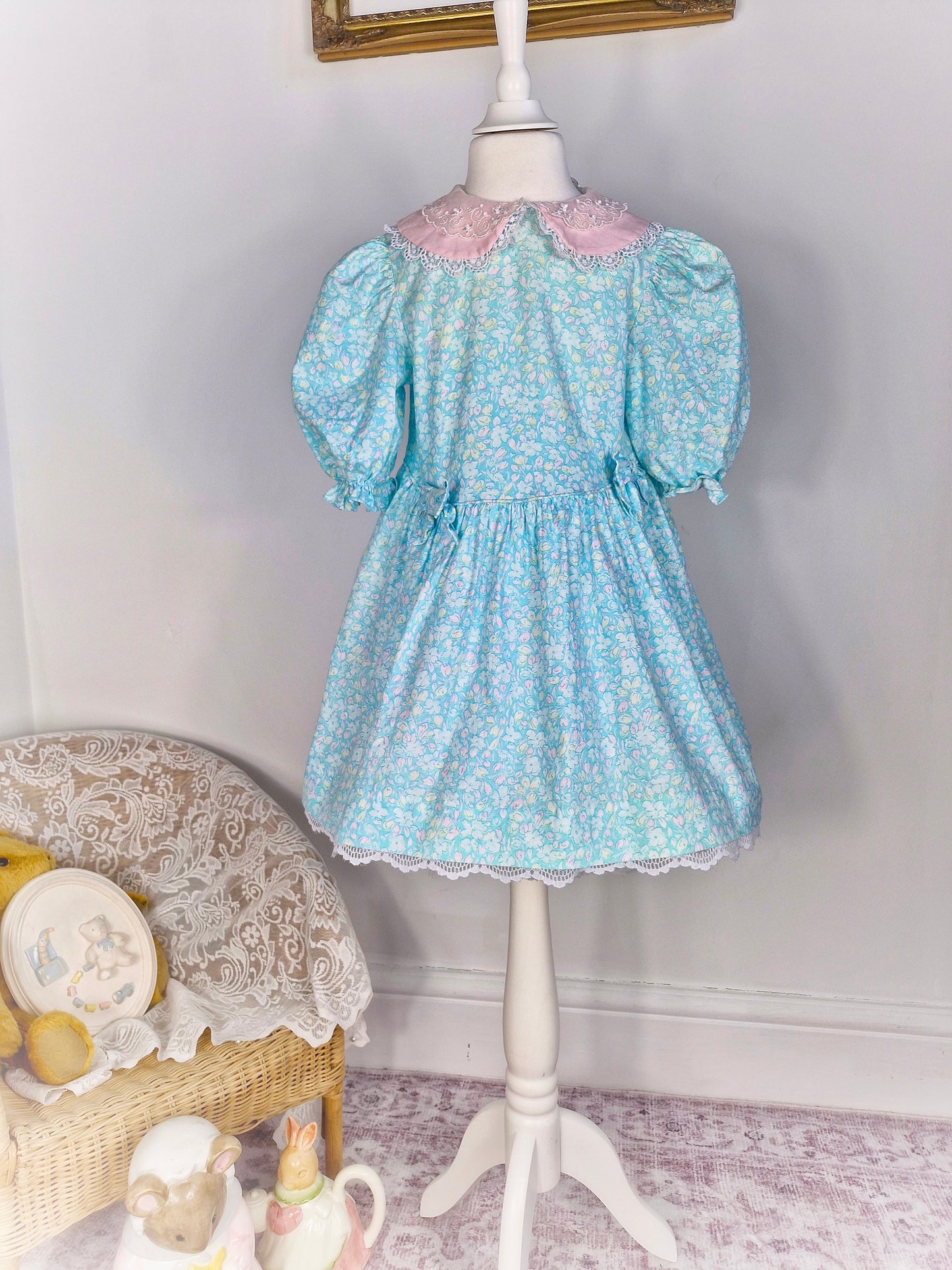 5 years. Light blue and pink floral vintage dress with lace details