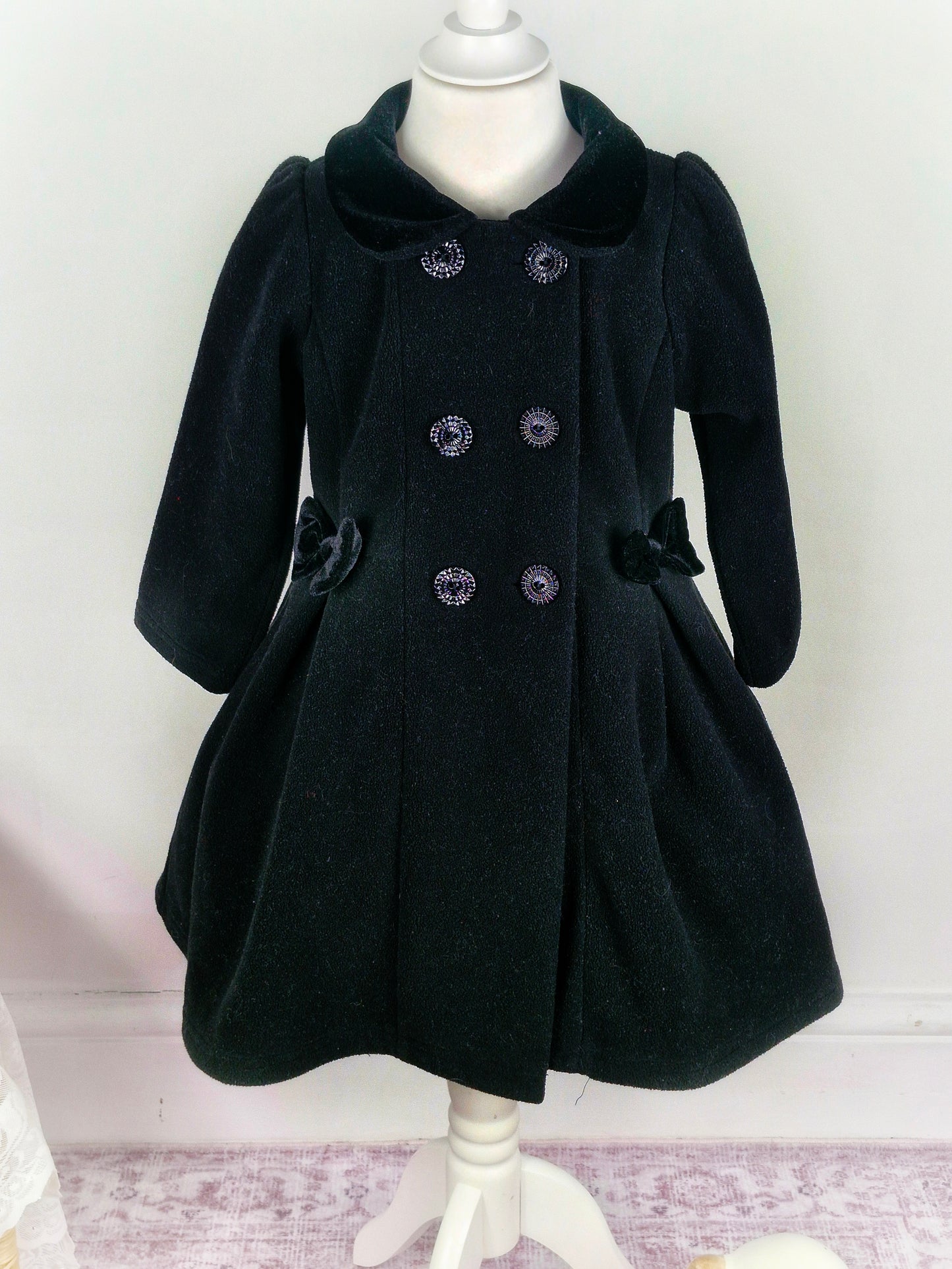 4-5 years. Black fleece double breasted coat with velvet collar and bows, vintage inspired by Good Lad