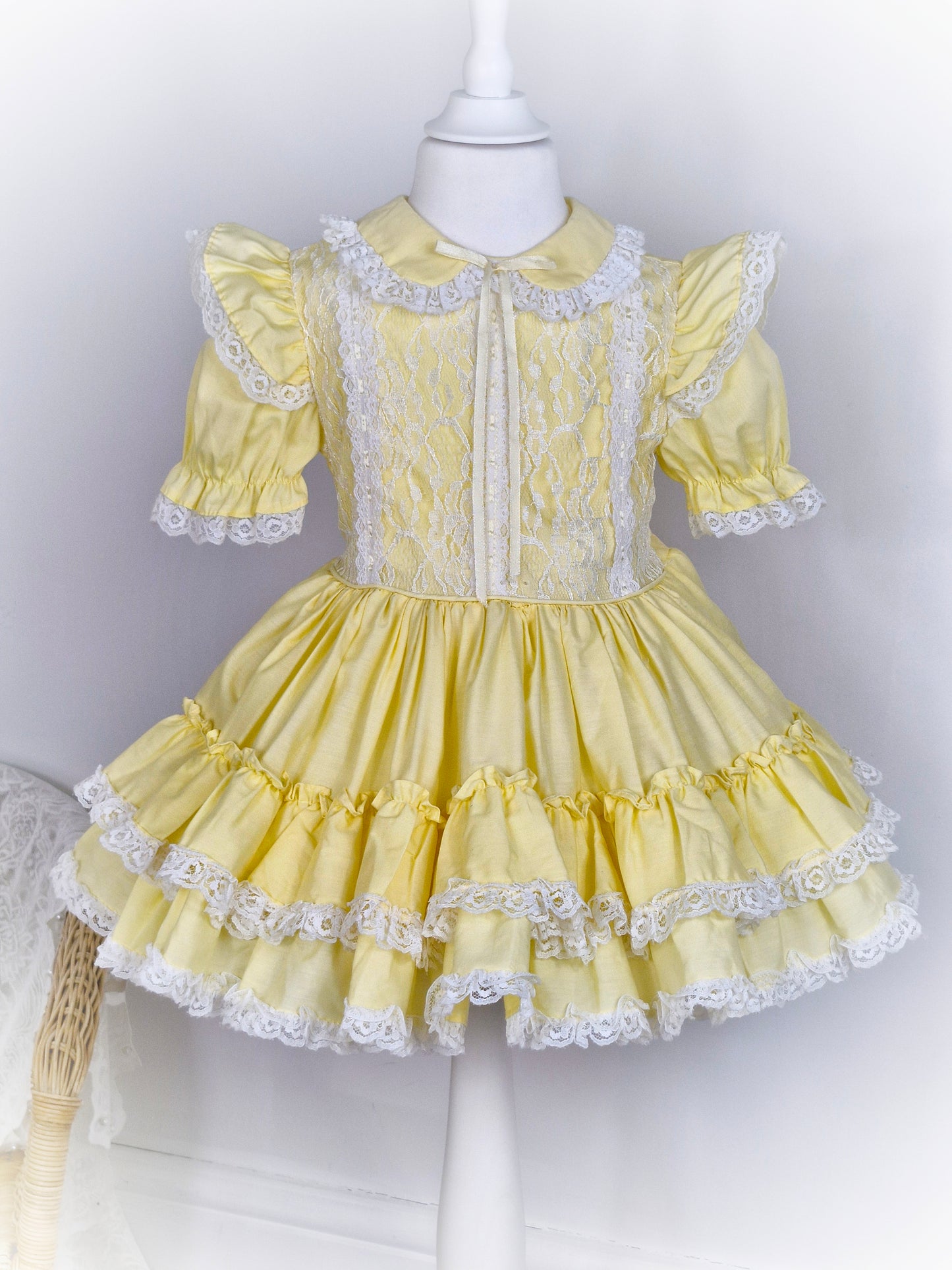 3-4 years. Lemon vintage dress with white lace, flutter puff sleeves, collar and layers.