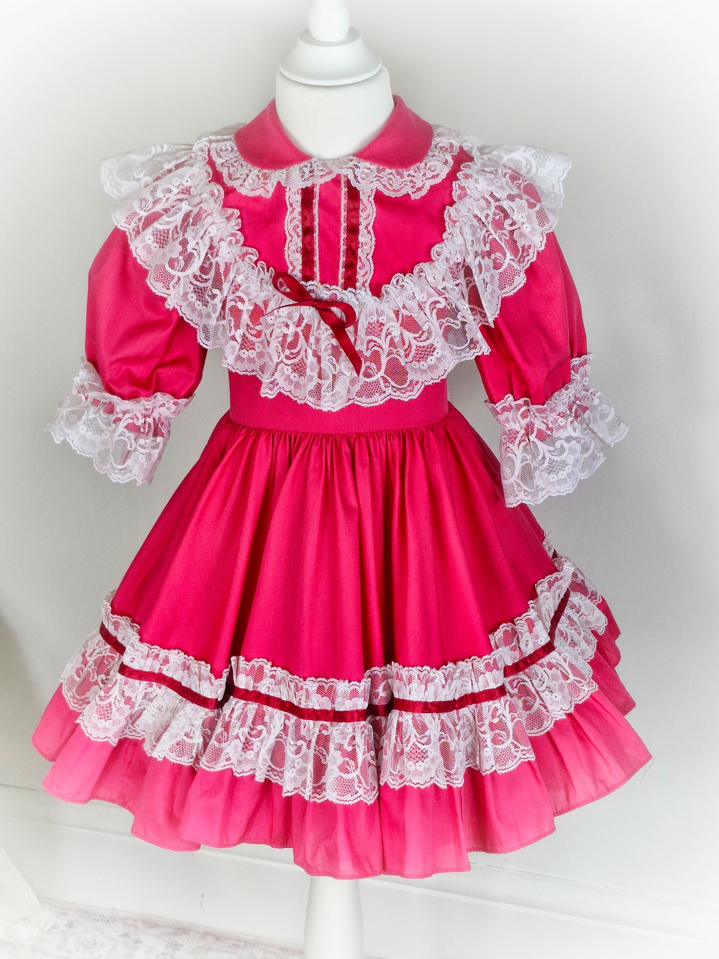 5 years. Hot pink Kotton Kandi vintage dress with Peter Pan collar and white lace details
