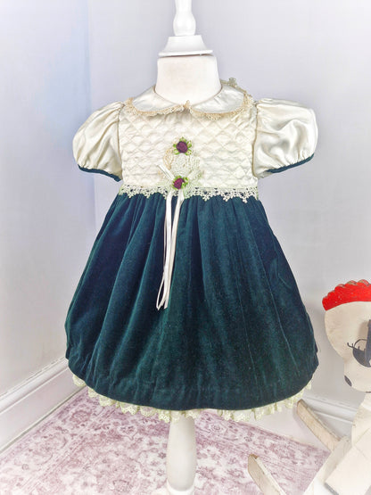 2 years. Green velvet and white satin vintage dress with lace, puff sleeves and Peter Pan collar