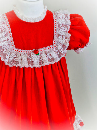 5-6 years. Red velvet vintage dress from Cutest One, white lace details and puff sleeves
