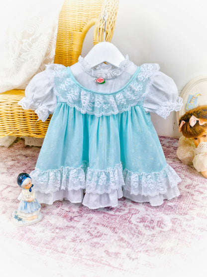 6-9 months. Mint vintage dress with white lace ruffled and pink rosette