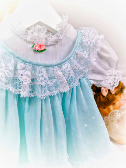 6-9 months. Mint vintage dress with white lace ruffled and pink rosette