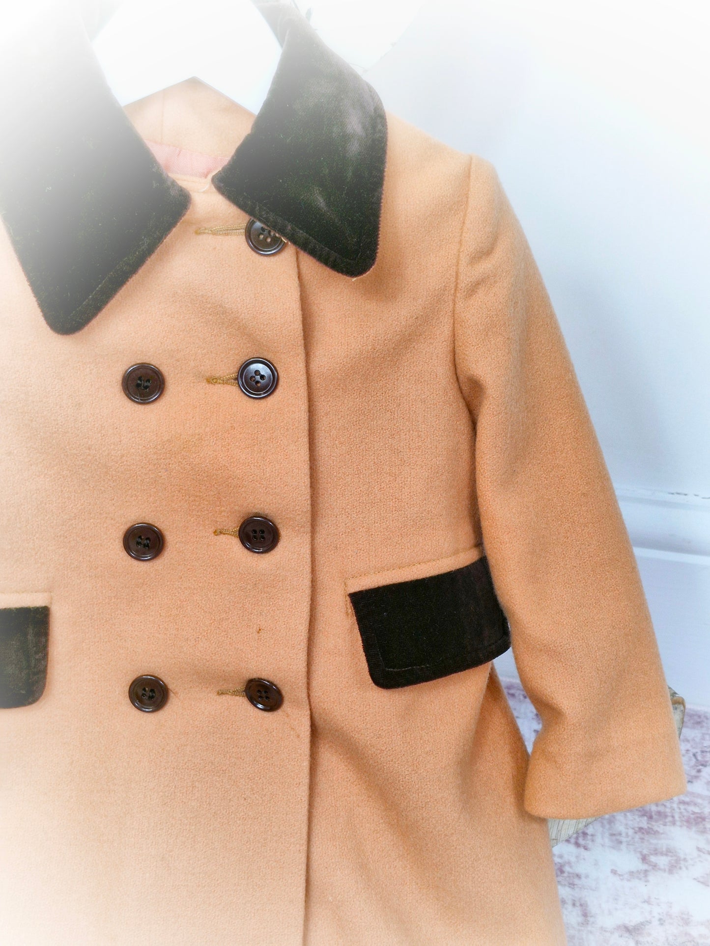 2-3 years. Camel vintage wool coat with brown buttons, collar and pockets by Little Nugget