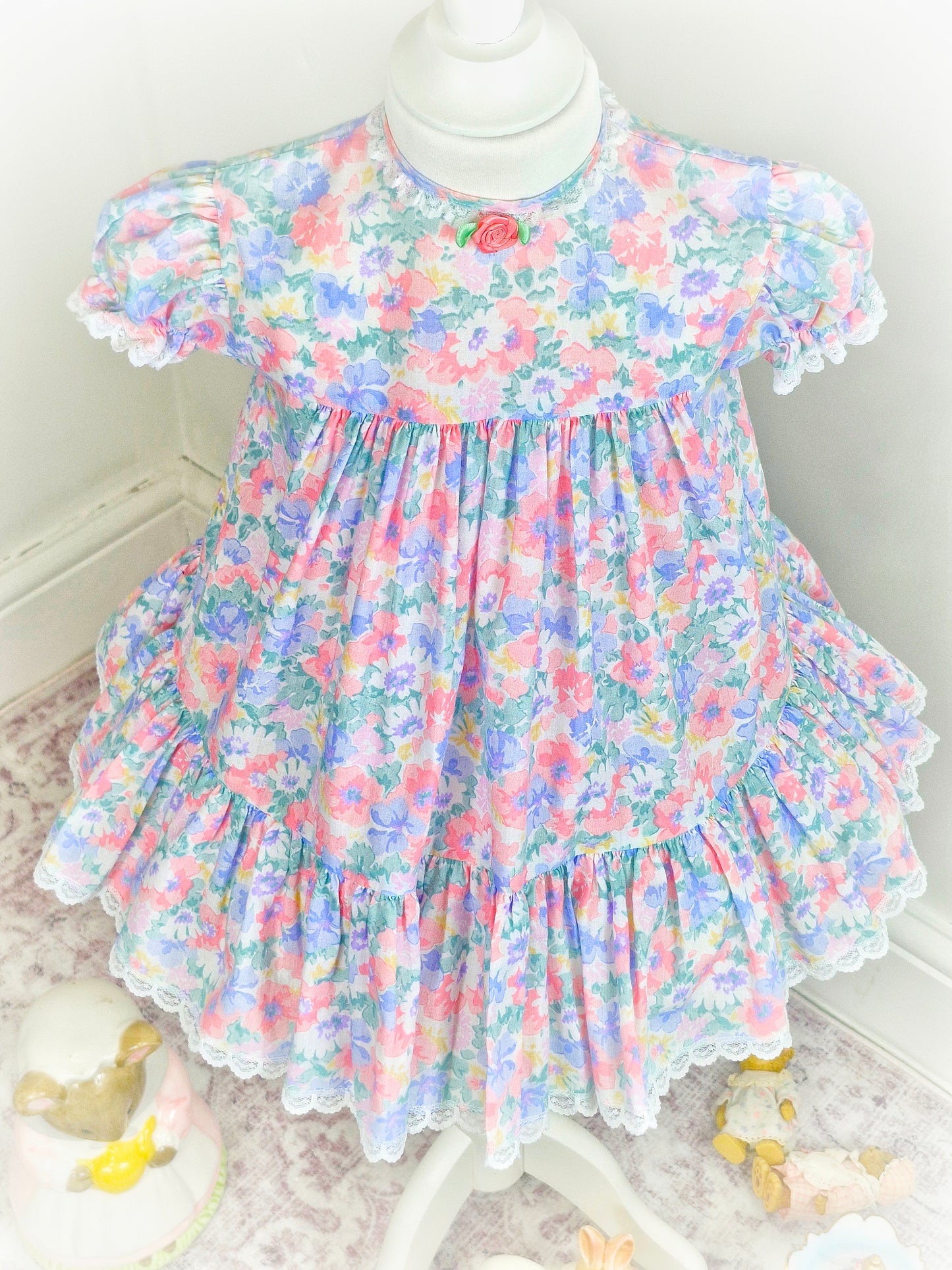 2-3 years. Pastel floral Bryan, vintage dress with dainty white lace trim