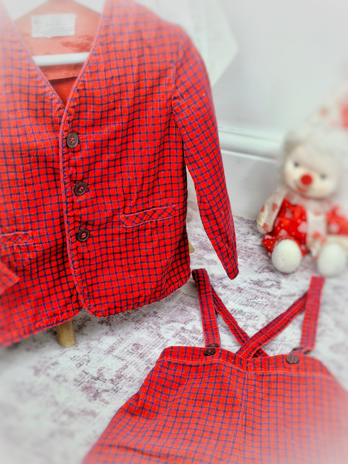 3 years. Two-piece vintage checkered corduroy set. Unisex. Jacket and overall shorts by Sears Winnie the Pooh. 1980s.