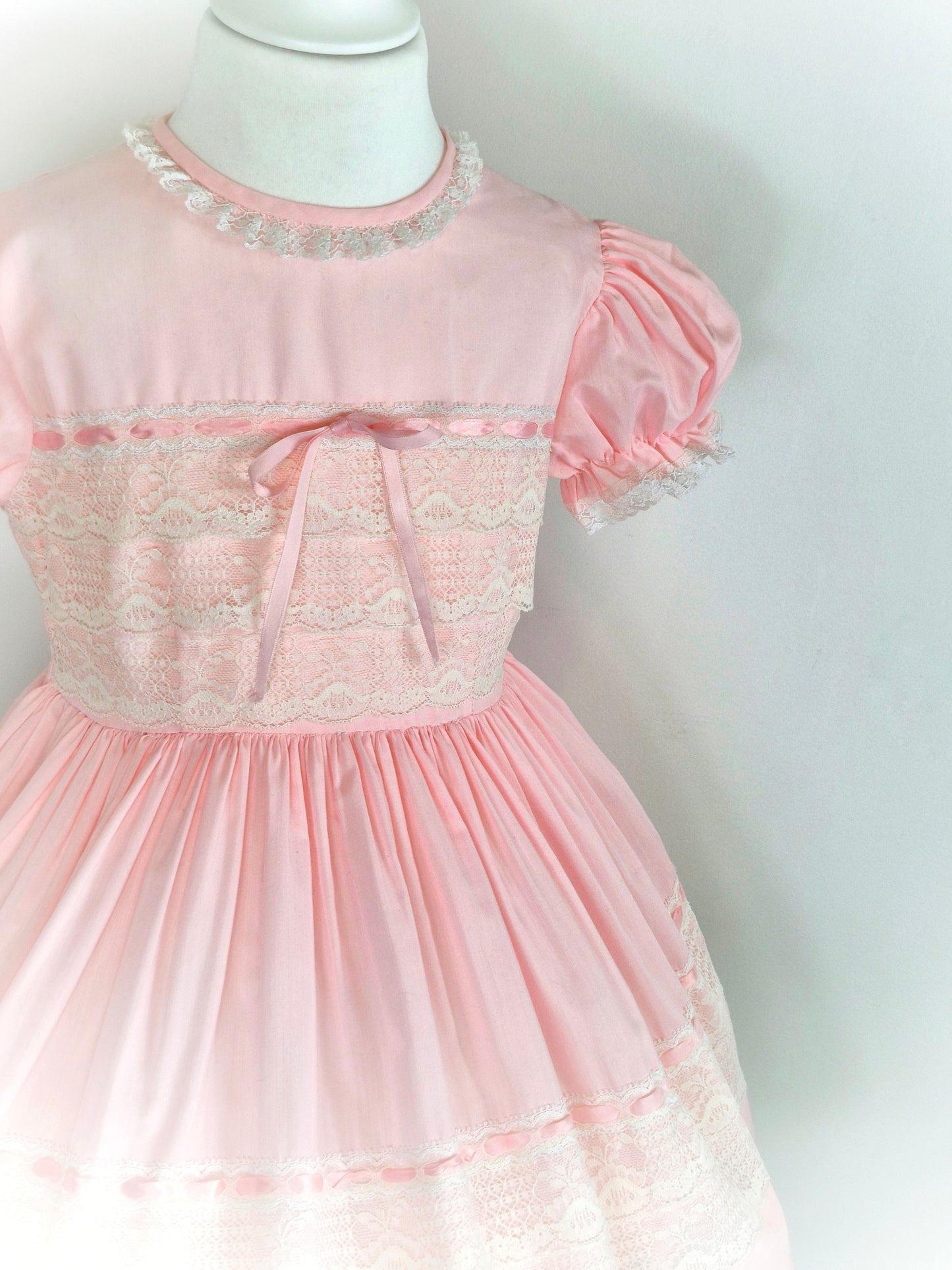 4 years. Pink vintage dress with lace and satin ribbon details