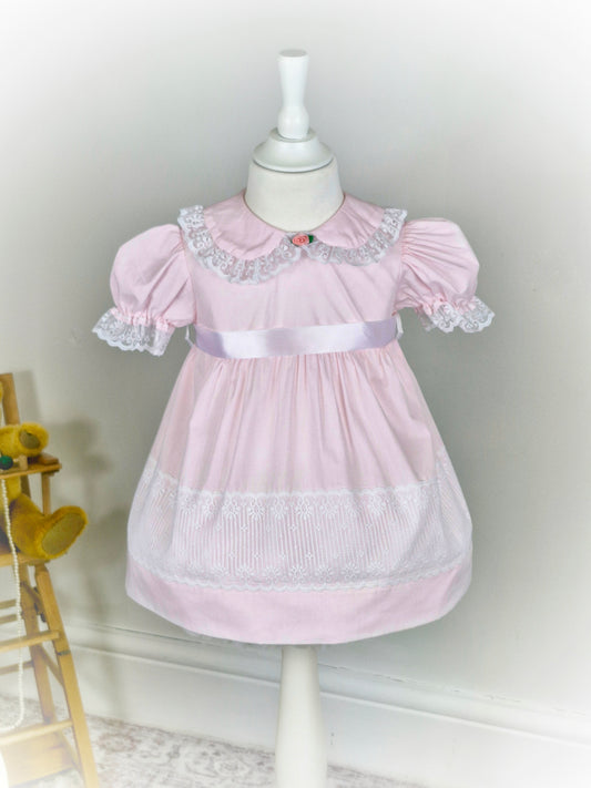 18-24 months/2 years. Pink vintage Jolene with white lace details, puff sleeves and Peter Pan collar