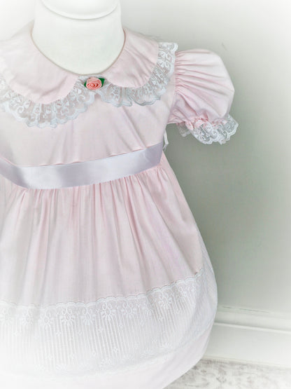 18-24 months/2 years. Pink vintage Jolene with white lace details, puff sleeves and Peter Pan collar