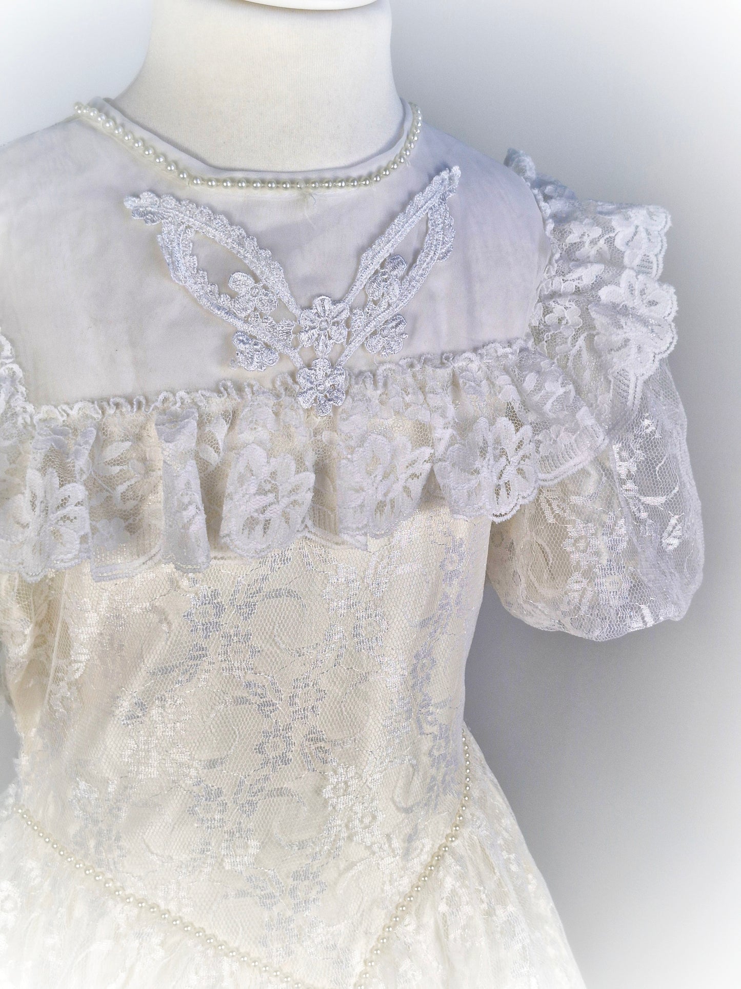 7-8 years. Cottagecore vintage ivory dress with floral lace overlay and large bib