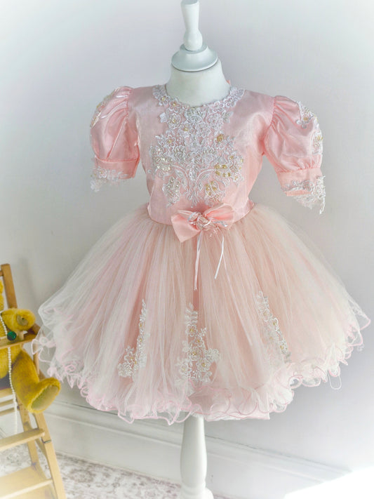 5-6 years. Pink puffy vintage party dress with tulle tutu skirt, puff sleeves and embroidered details