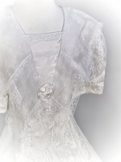 7-8 years. White lace vintage dress by Jessica McClintock